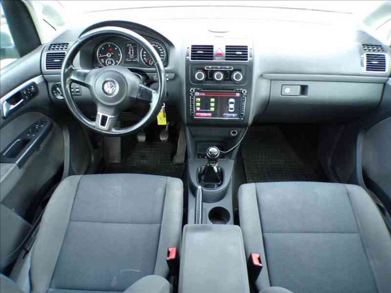 Volkswagen Touran 1,6 TDI 7.MÍST,TAŽ.ZAŘ. - foto 5
