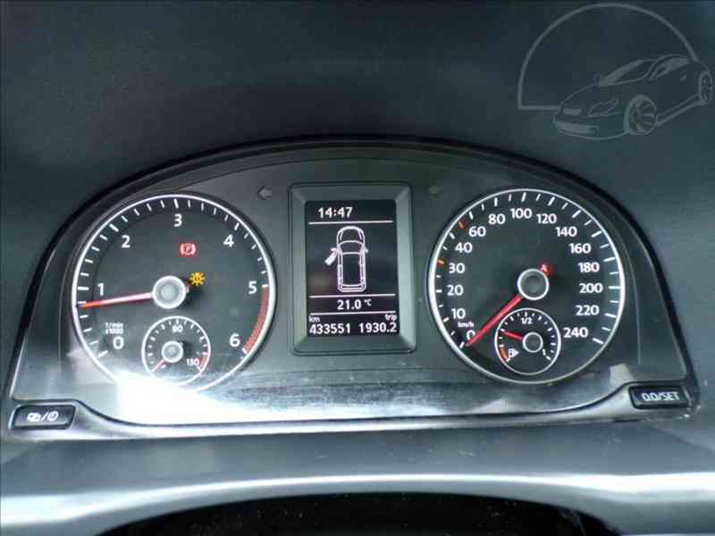 Volkswagen Touran 1,6 TDI 7.MÍST,TAŽ.ZAŘ. - foto 6