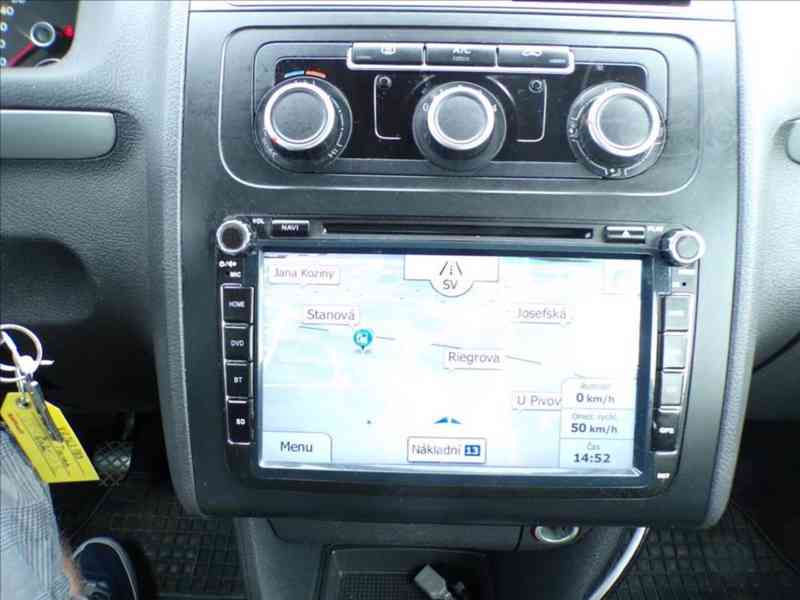 Volkswagen Touran 1,6 TDI 7.MÍST,TAŽ.ZAŘ. - foto 7