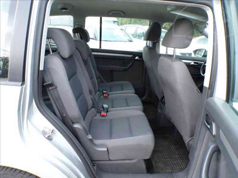 Volkswagen Touran 1,6 TDI 7.MÍST,TAŽ.ZAŘ. - foto 11