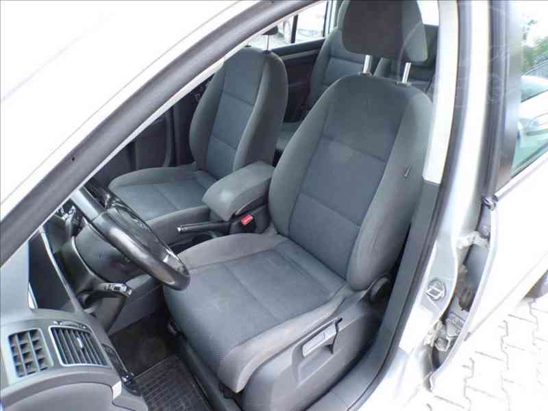 Volkswagen Touran 1,6 TDI 7.MÍST,TAŽ.ZAŘ. - foto 8