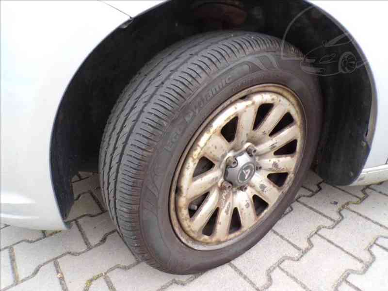 Volkswagen Touran 1,6 TDI 7.MÍST,TAŽ.ZAŘ. - foto 15