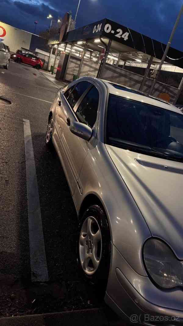 Mercedes-Benz Třídy C 2,2   220 CDI (W203) - foto 2