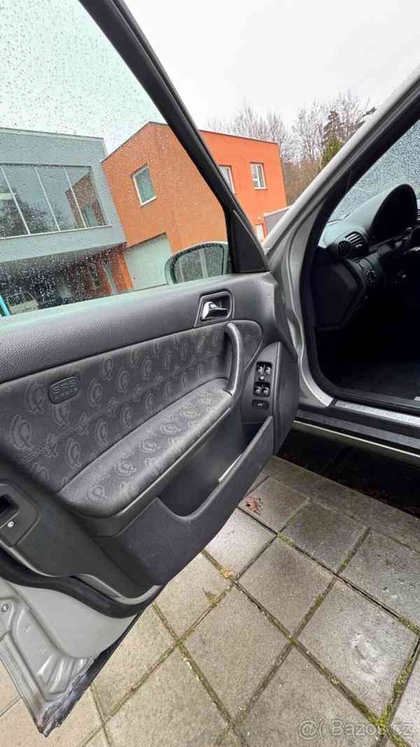 Mercedes-Benz Třídy C 2,2   220 CDI (W203) - foto 5