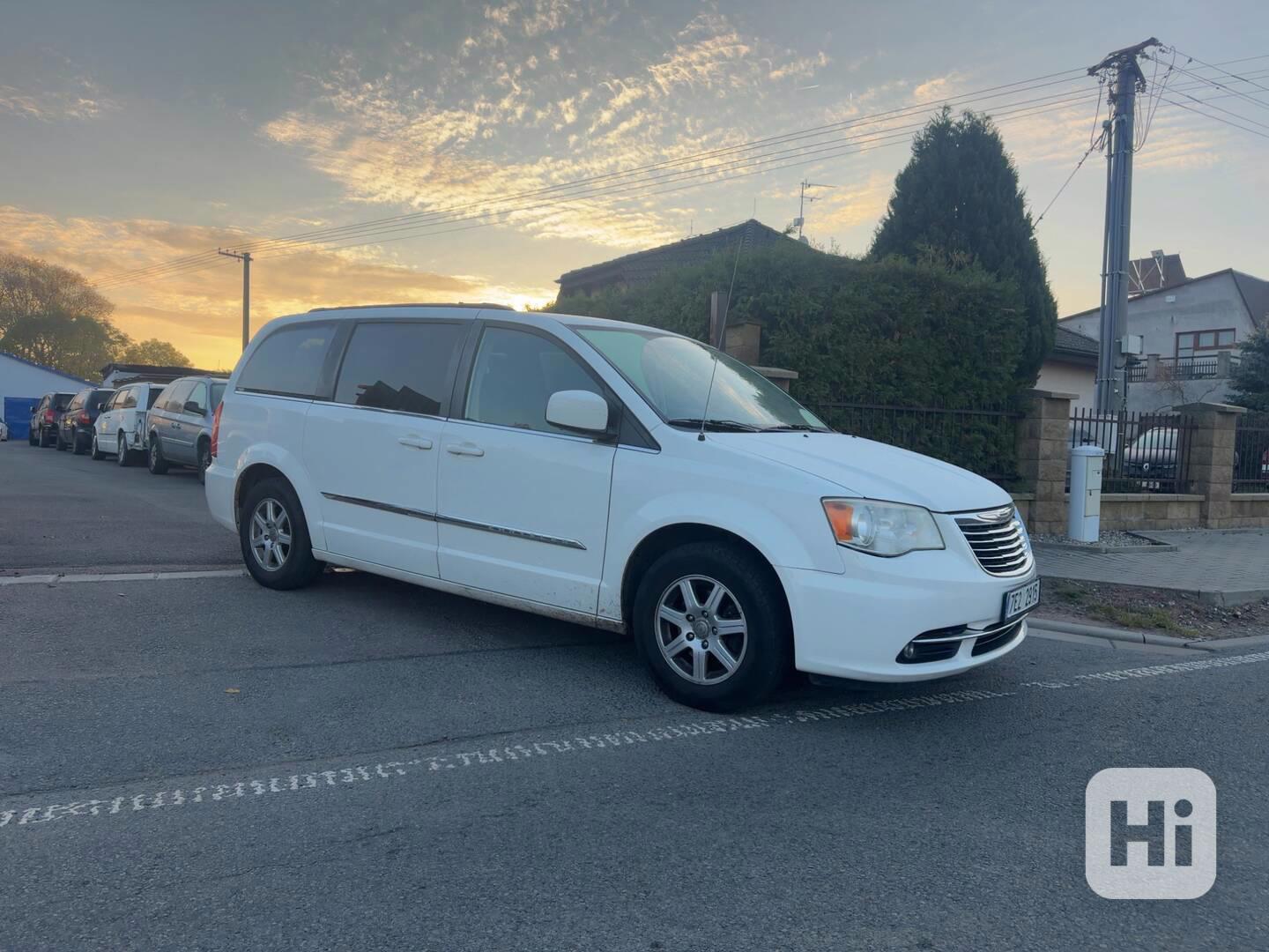 Chrysler Town Country 3,6 DVD StownGo kůže 2013 - foto 1