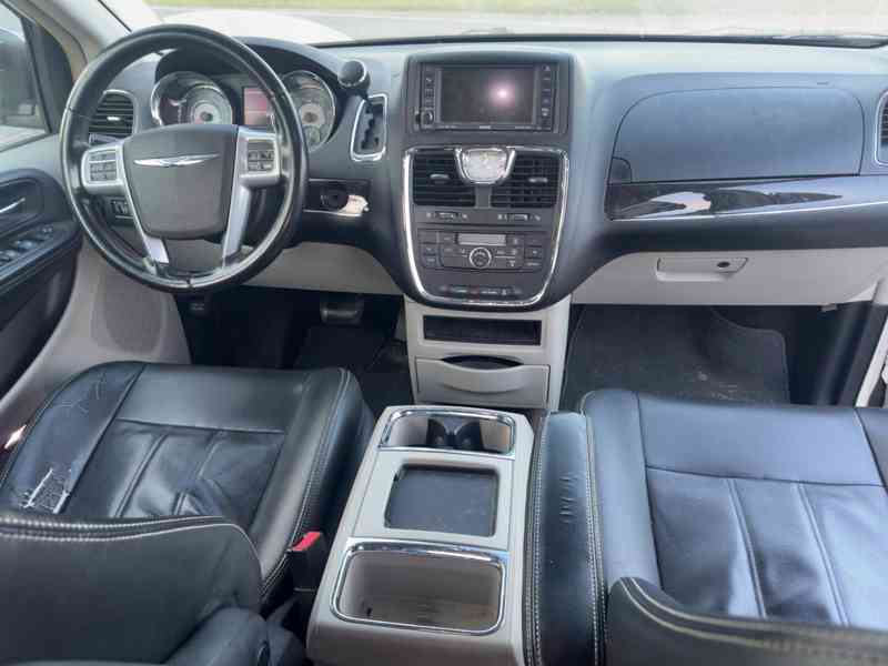 Chrysler Town Country 3,6 DVD StownGo kůže 2013 - foto 12