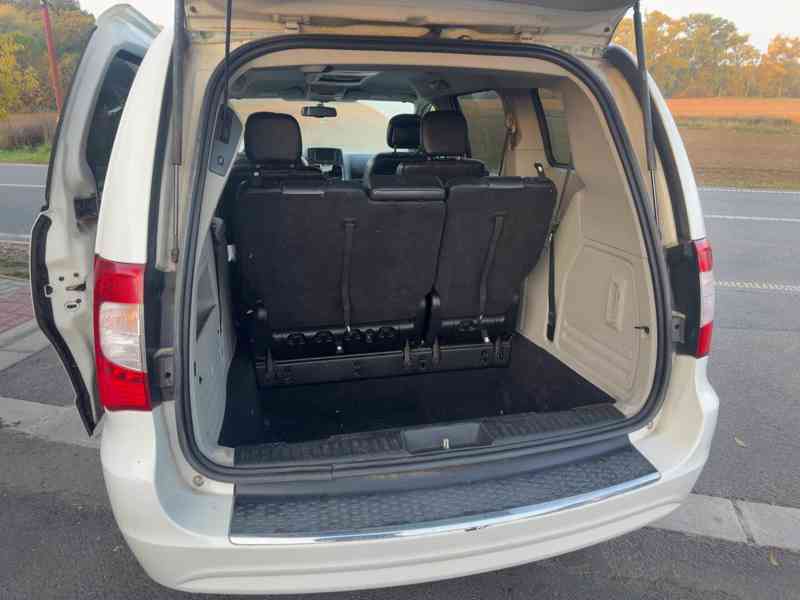 Chrysler Town Country 3,6 DVD StownGo kůže 2013 - foto 7