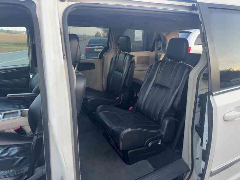 Chrysler Town Country 3,6 DVD StownGo kůže 2013 - foto 14