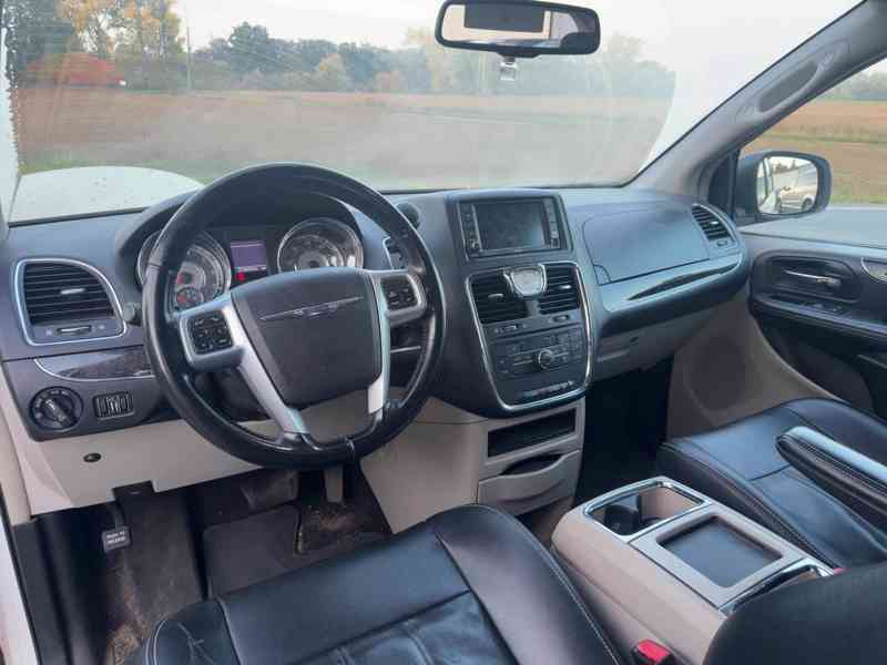 Chrysler Town Country 3,6 DVD StownGo kůže 2013 - foto 15