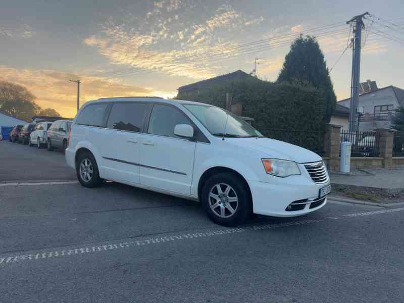 Chrysler Town Country 3,6 DVD StownGo kůže 2013 - foto 1
