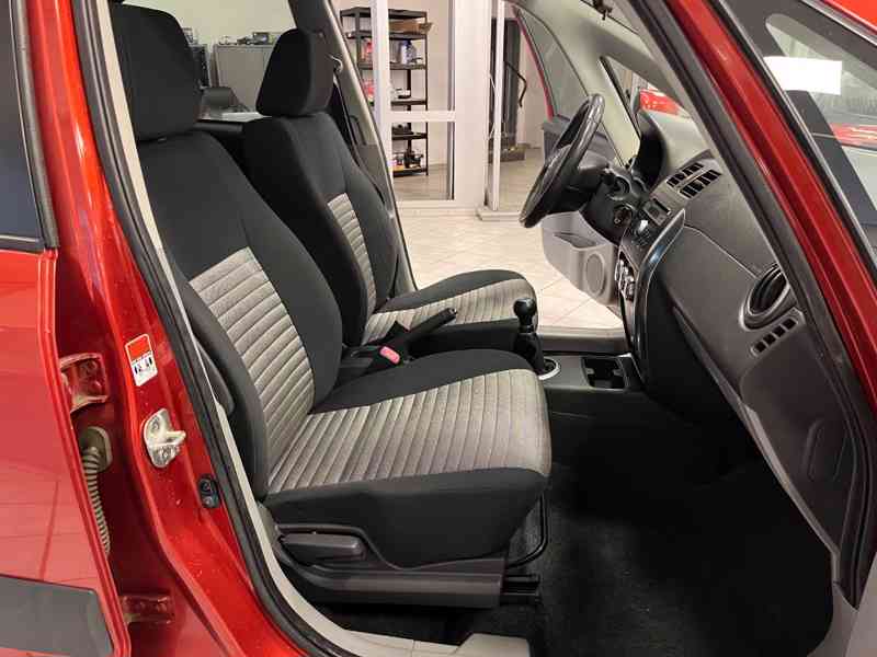 Suzuki SX4 Club 1.6i 4x4 benzín 79kw - foto 12