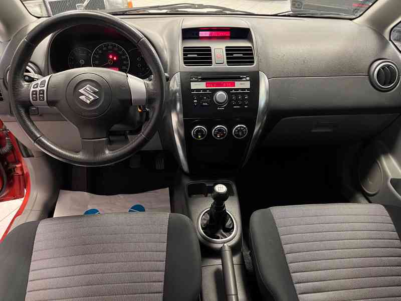 Suzuki SX4 Club 1.6i 4x4 benzín 79kw - foto 7