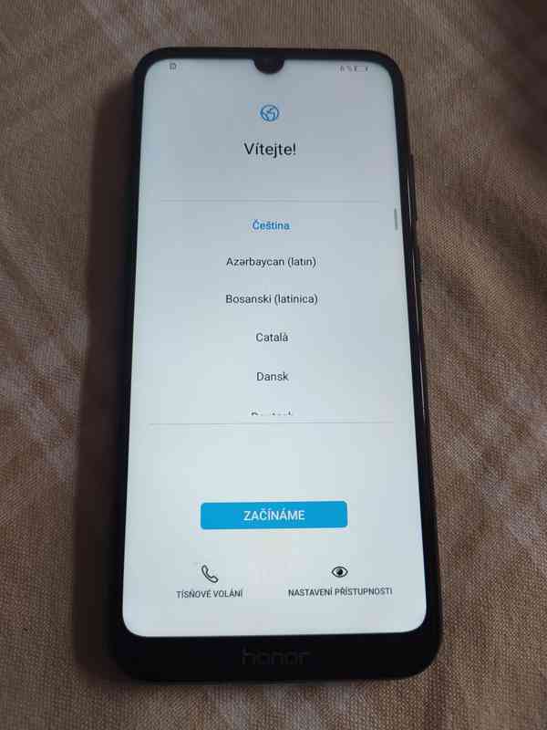 Mobilní dotykový telefon Honor 8A - foto 3