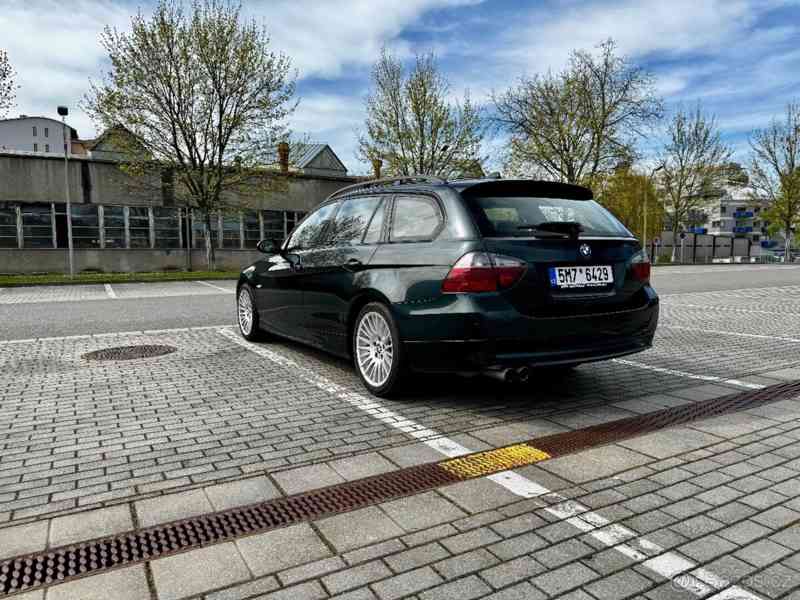 BMW 330i Touring  - foto 13