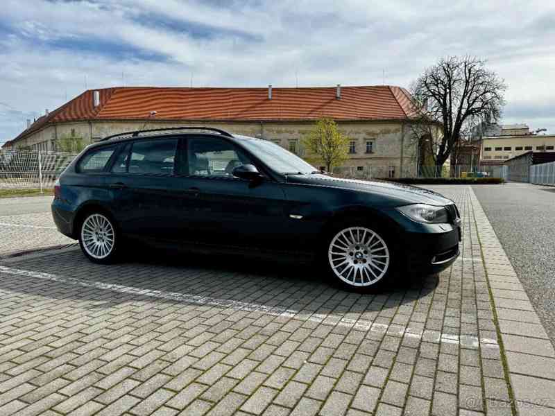 BMW 330i Touring  - foto 19