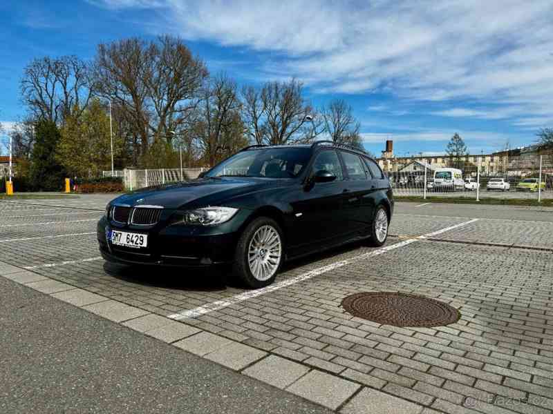 BMW 330i Touring  - foto 1