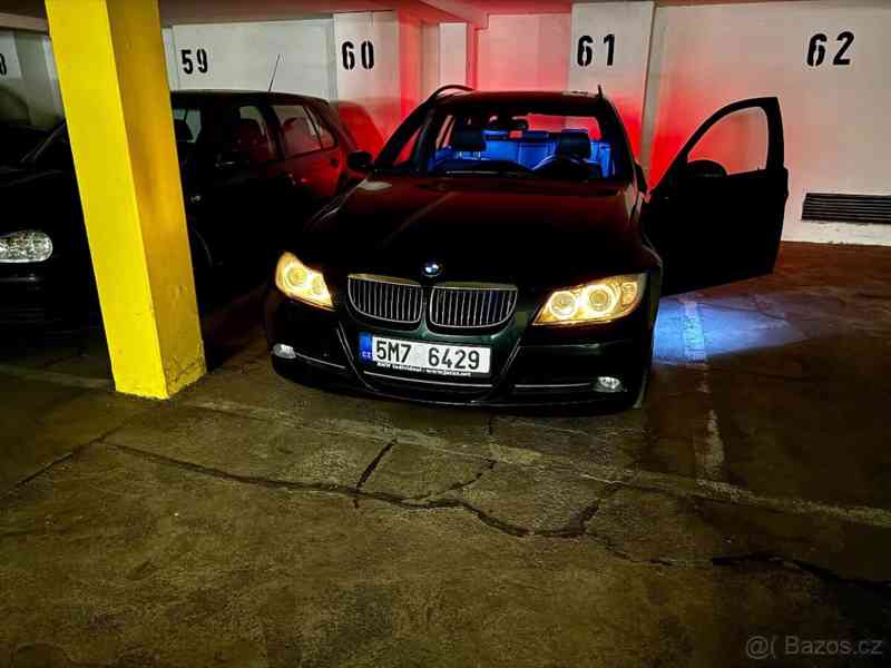 BMW 330i Touring  - foto 11