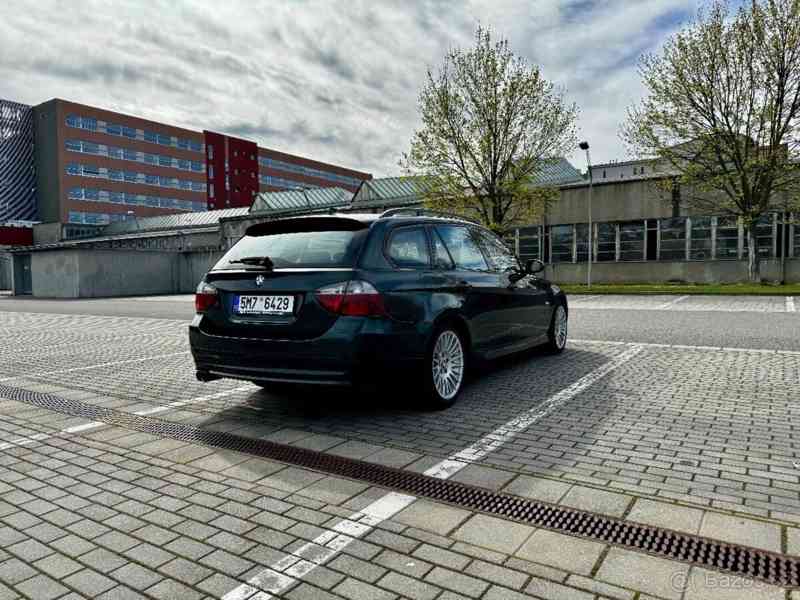 BMW 330i Touring  - foto 17