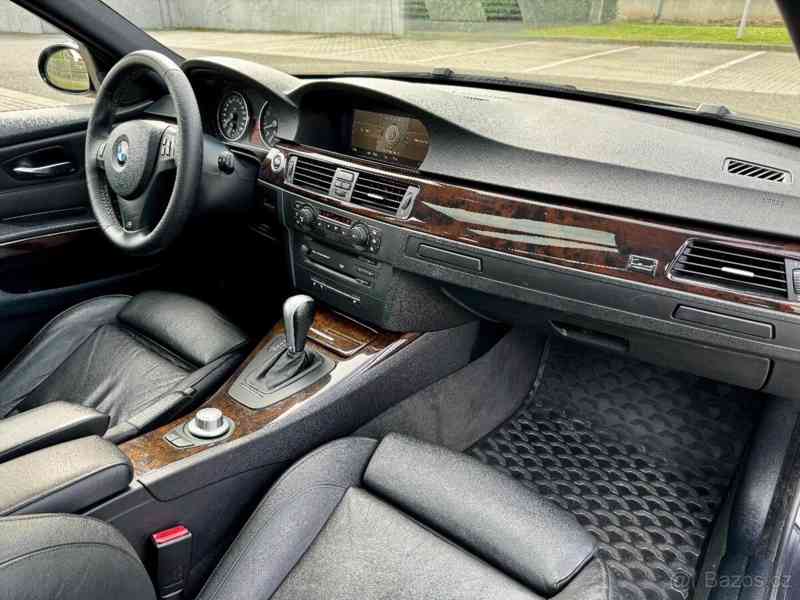 BMW 330i Touring  - foto 8