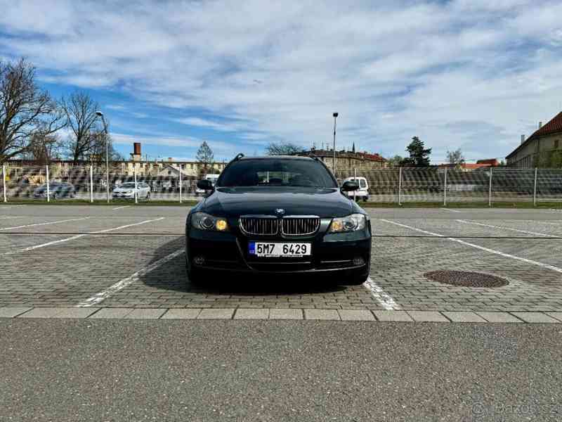 BMW 330i Touring  - foto 16