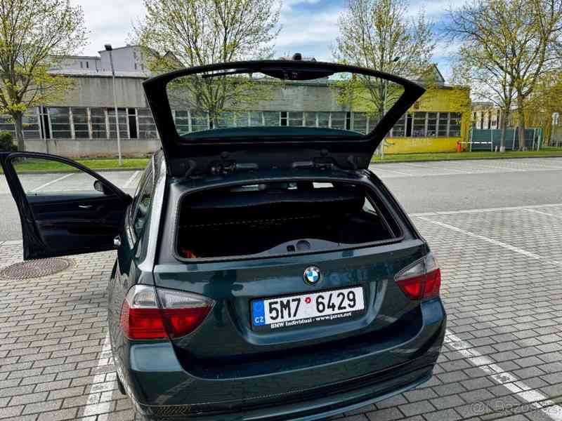 BMW 330i Touring  - foto 18