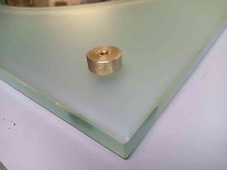 Skleněná deska s kovovým umyvadlem - úchyt konzole - foto 3