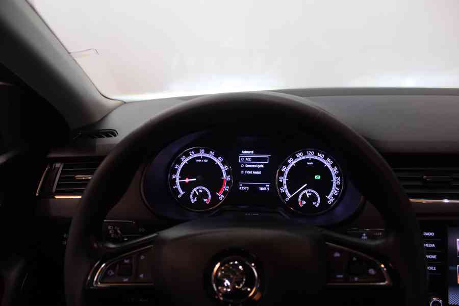 Škoda Octavia  2.0TDI DSG STYLE+ LED Navi Tažné 83000KM - foto 24