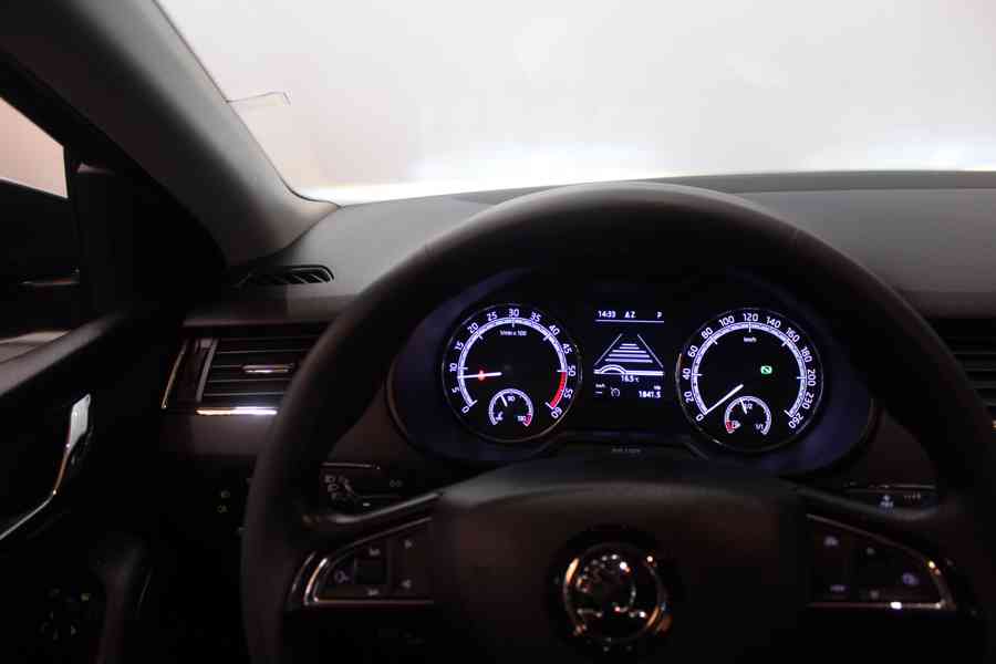 Škoda Octavia  2.0TDI DSG STYLE+ LED Navi Tažné 83000KM - foto 25