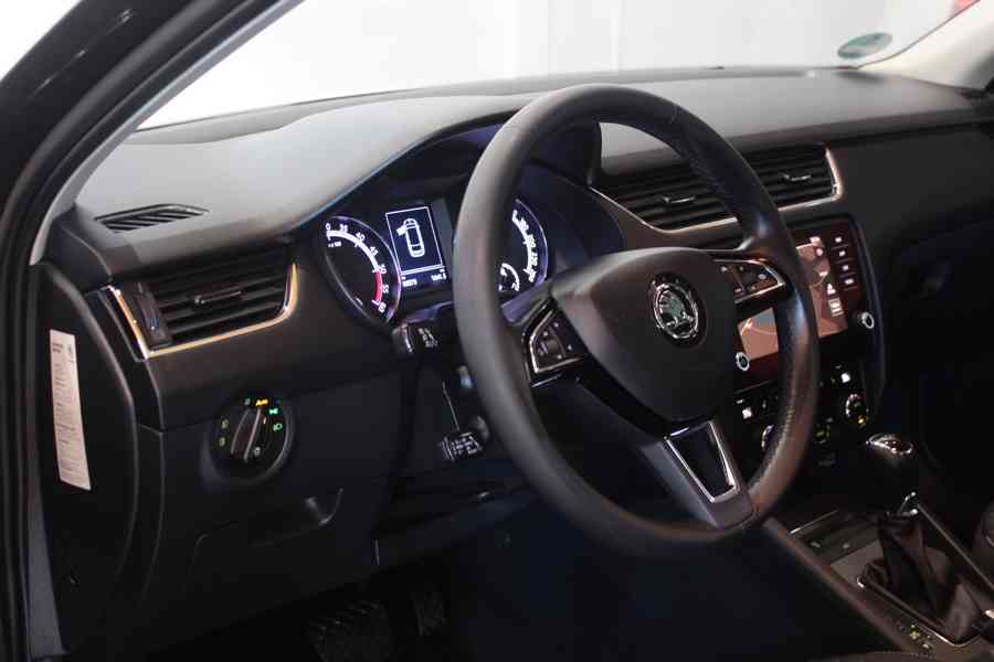 Škoda Octavia  2.0TDI DSG STYLE+ LED Navi Tažné 83000KM - foto 12
