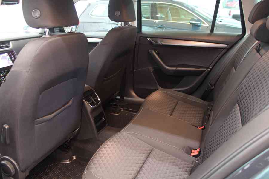 Škoda Octavia  2.0TDI DSG STYLE+ LED Navi Tažné 83000KM - foto 15