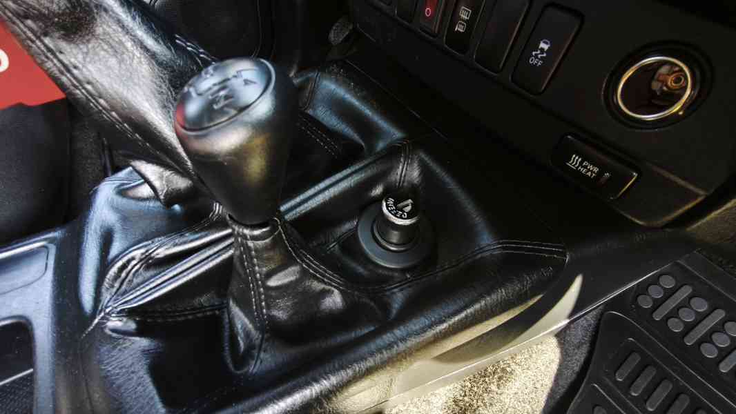 Toyota Hilux 2.5D 106 kW 4d DoubleCab 1. majitel ČR - foto 13