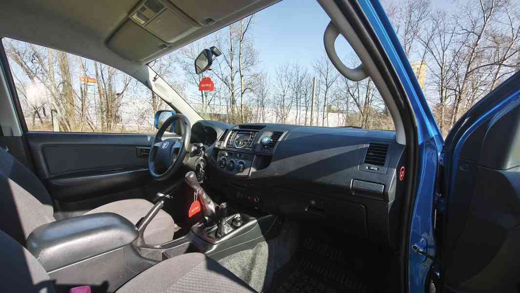 Toyota Hilux 2.5D 106 kW 4d DoubleCab 1. majitel ČR - foto 10