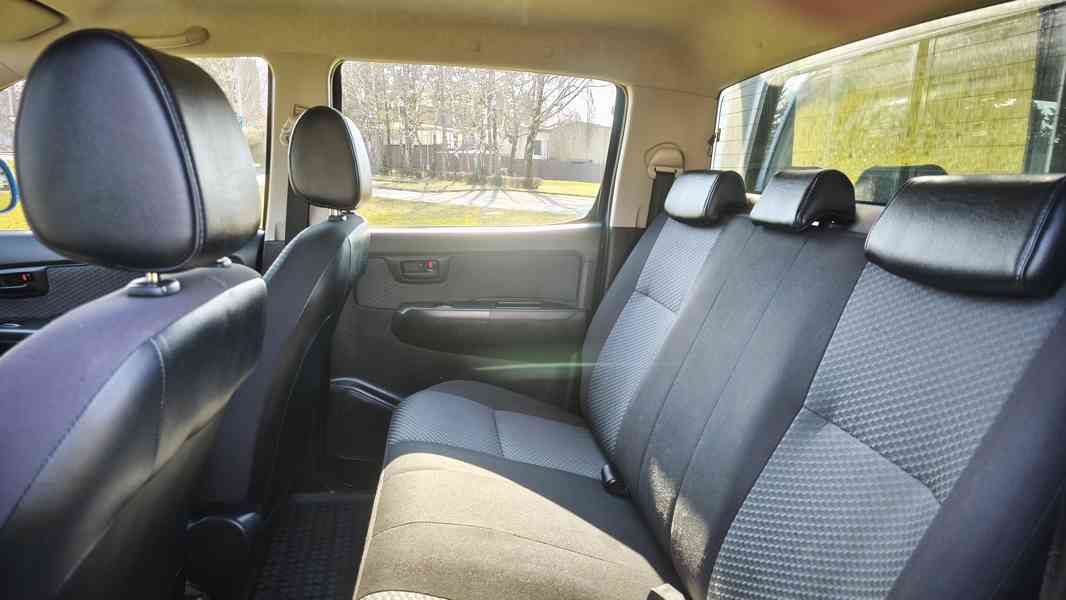 Toyota Hilux 2.5D 106 kW 4d DoubleCab 1. majitel ČR - foto 17