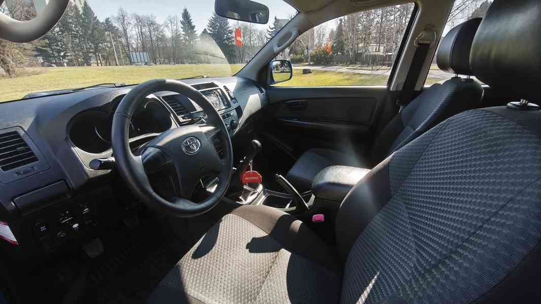 Toyota Hilux 2.5D 106 kW 4d DoubleCab 1. majitel ČR - foto 9