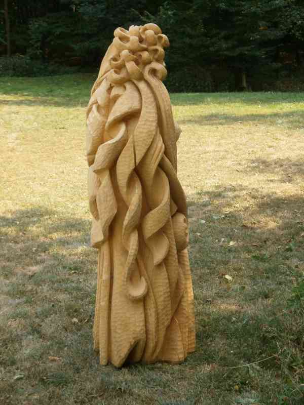 Dřevěná socha abstraktní ženy - foto 6