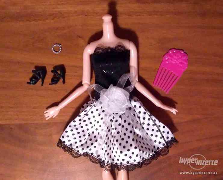 NOVÉ! Set pro panenku Barbie, šaty + boty + hřeben + ramínko - foto 3