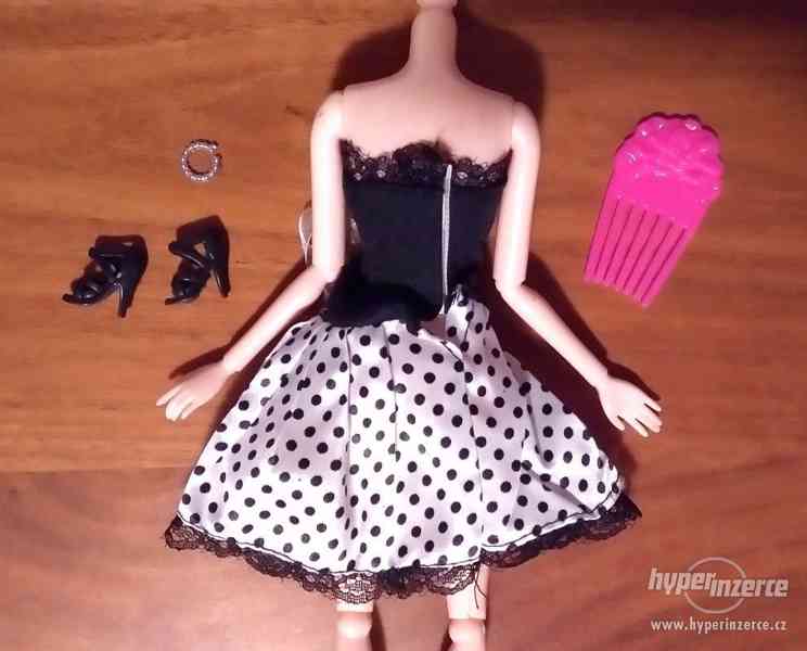 NOVÉ! Set pro panenku Barbie, šaty + boty + hřeben + ramínko - foto 5