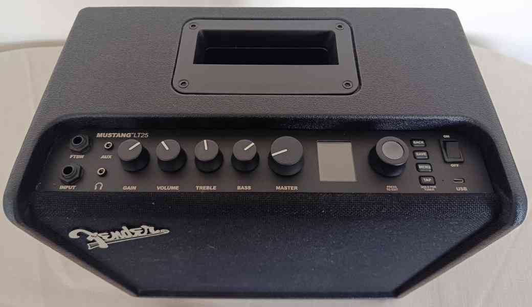 Kytarové modelingové kombo Fender - Mustang LT 25  - foto 2