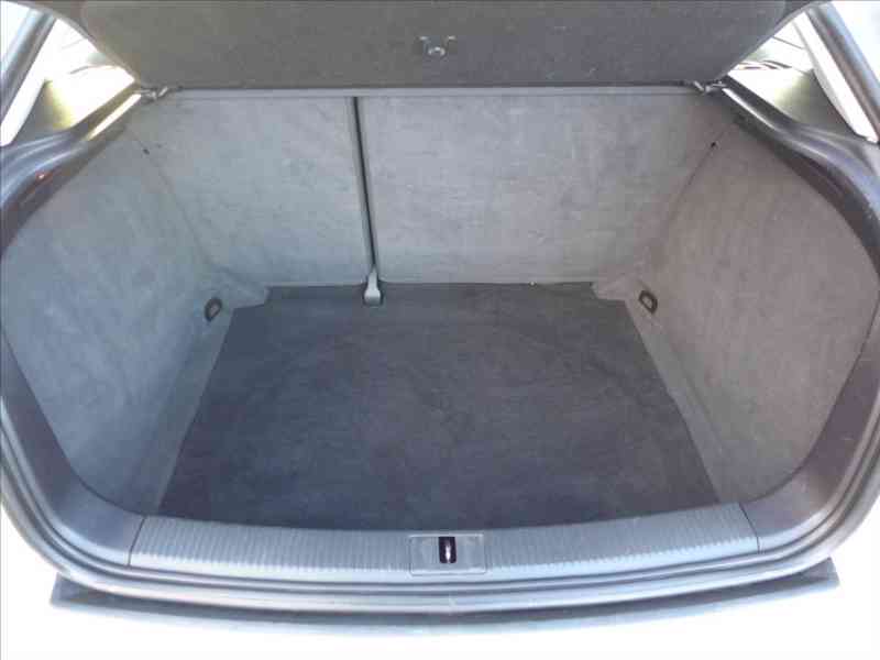 Audi A3 1,6 i - foto 8