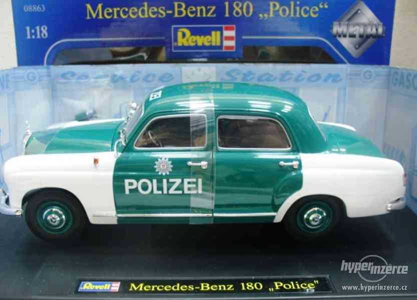Model 1:18 Rarita Mercedes W120 180D Ponton 1955 Policie - foto 2
