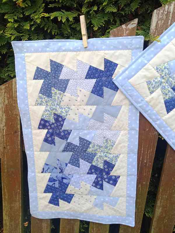 patchwork sada - povlak na polštář 2x, ubrus 1x - foto 2