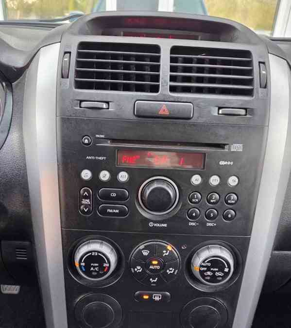 Suzuki Grand Vitara 1.6i Club benzín 78kw - foto 12