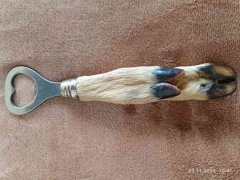 Prodám OTVÍRÁK NA LAHVE vyrobený ze SRNČÍHO BĚHU  - foto 2