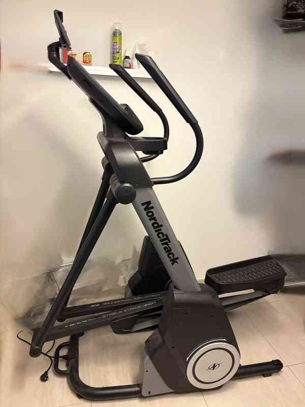Eliptický trenažer NORDICTRACK Freestrider FS9i - foto 4