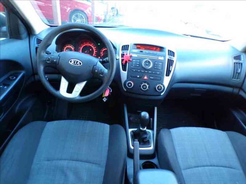 Kia Cee´d 1,4 16V-77KW - foto 5