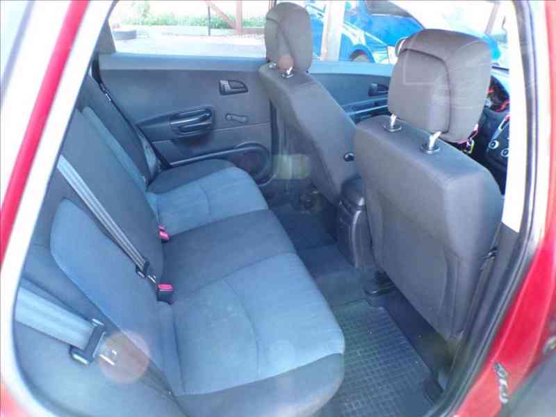 Kia Cee´d 1,4 16V-77KW - foto 11