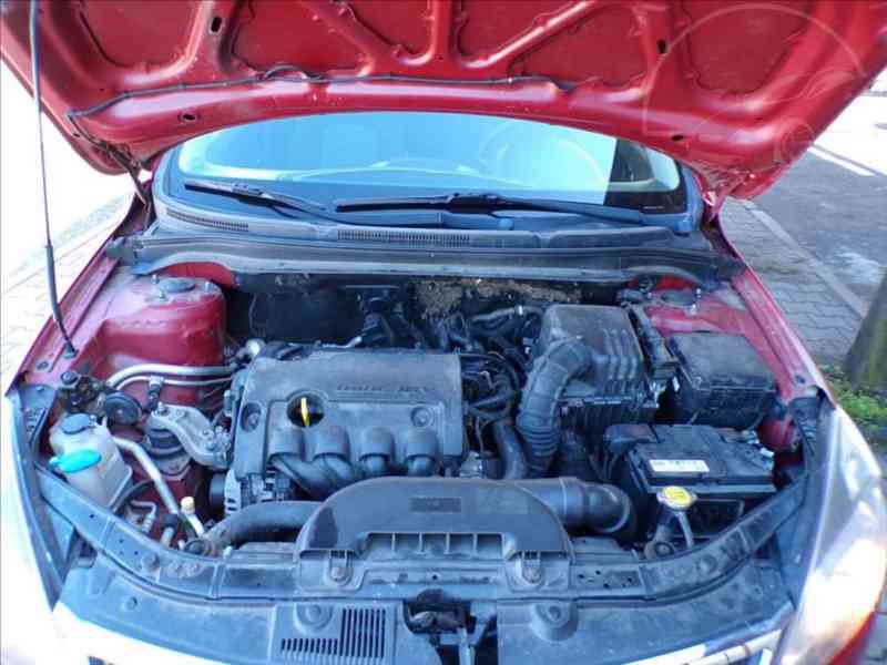 Kia Cee´d 1,4 16V-77KW - foto 14