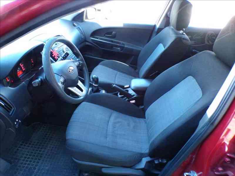 Kia Cee´d 1,4 16V-77KW - foto 8