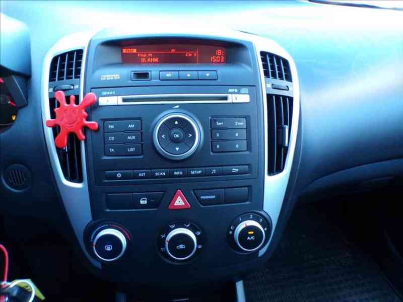 Kia Cee´d 1,4 16V-77KW - foto 7