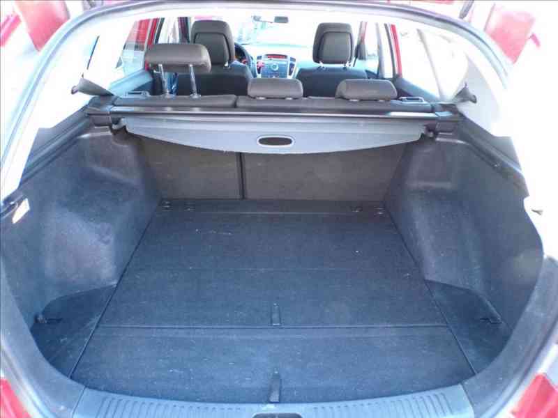 Kia Cee´d 1,4 16V-77KW - foto 10